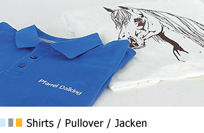 Shirts, Pullover und Jacken